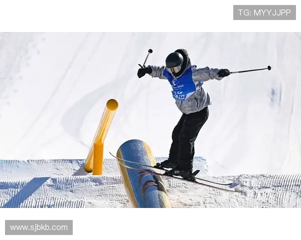 空中技巧夺铜三将开心同欢登台